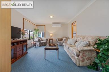 Townhouse For Sale - NSW - Bega - 2550 - RARE TO FIND 3 BEDROOM APARTMENT IN BEGA  (Image 2)