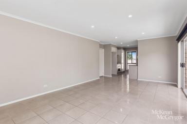 Townhouse For Lease - VIC - Flora Hill - 3550 - MODERN THREE BEDROOM TOWNHOUSE  (Image 2)