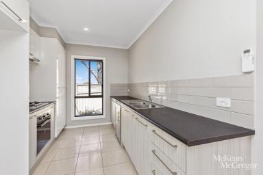 Townhouse For Lease - VIC - Flora Hill - 3550 - MODERN THREE BEDROOM TOWNHOUSE  (Image 2)