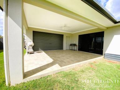 House For Sale - QLD - Mareeba - 4880 - SPACIOUS 4-BEDROOM HOME IN A NEW ESTATE - A MODERN FAMILY RETREAT  (Image 2)