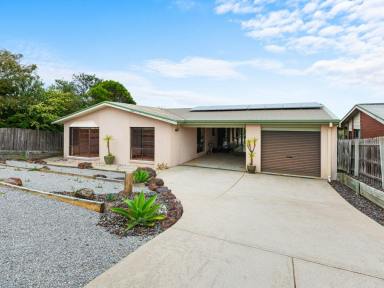 House For Sale - VIC - Lakes Entrance - 3909 - FAMILY HOME WITH OCEAN VIEWS!  (Image 2)