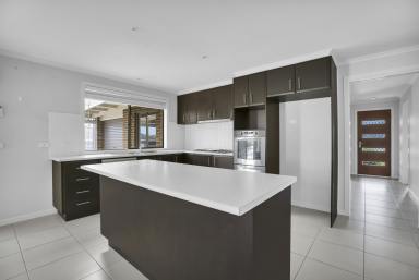 House Sold - VIC - Drouin - 3818 - FAMILY SIZE HOME  (Image 2)