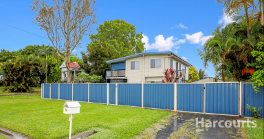 House For Sale - QLD - Burnett Heads - 4670 - Dual Living 2-Story Home! Large Block, Solar Shed + Pool  (Image 2)