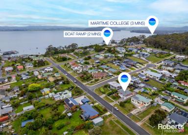 House For Sale - TAS - Beauty Point - 7270 - Perfect In Every Way  (Image 2)