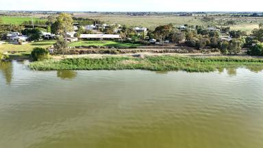 House For Sale - VIC - Lake Boga - 3584 - Expansive Lake frontage!  (Image 2)