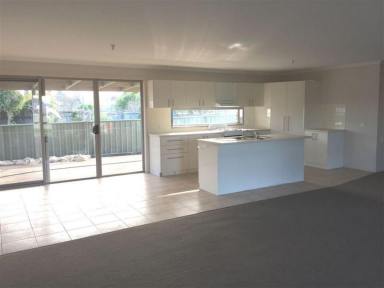 House Leased - VIC - Hamilton - 3300 - Modern Townhouse  (Image 2)