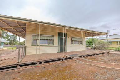 House For Sale - VIC - Ouyen - 3490 - Beautiful character home!  (Image 2)