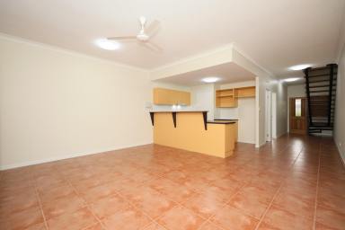 Townhouse For Lease - QLD - Manoora - 4870 - Extra Large Townhouse - Garage - Pool  (Image 2)