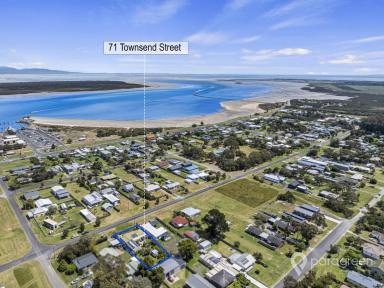 House For Sale - VIC - Port Welshpool - 3965 - DECEPTIVELY LARGE 2 BEDROOM HOME  (Image 2)