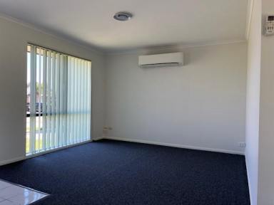 House Leased - VIC - Lucknow - 3875 - Refurbished, Neat and Tidy 3 Bedroom Brick Home

APPLICATION PENDING  (Image 2)