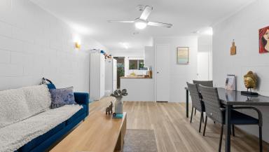 Unit Leased - QLD - Holloways Beach - 4878 - 2 BEDROOM DUPLEX WALKING DISTANCE TO BEACH  (Image 2)