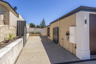 House For Sale - WA - Wannanup - 6210 - Quality Dale Alcock Home with Side Access  (Image 2)