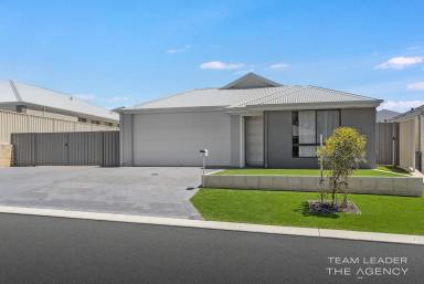 House For Sale - WA - Dawesville - 6211 - Yes a 6 Bedroom home with HUGE side Access Located beachside of Dawesville  (Image 2)