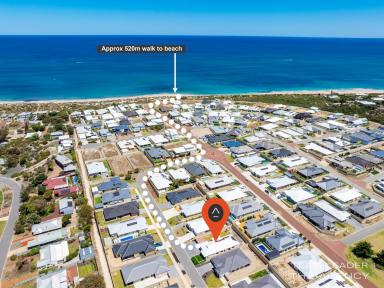 House For Sale - WA - Dawesville - 6211 - Yes a 6 Bedroom home with HUGE side Access Located beachside of Dawesville  (Image 2)