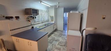 House For Sale - QLD - Taylors Beach - 4850 - BEACH HOME OR RETIREMENT HAVEN  WITH 4 LOCK UP VEHICLE BAYS !  (Image 2)