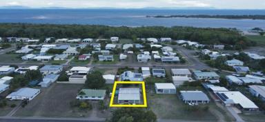 House For Sale - QLD - Taylors Beach - 4850 - BEACH HOME OR RETIREMENT HAVEN  WITH 4 LOCK UP VEHICLE BAYS !  (Image 2)