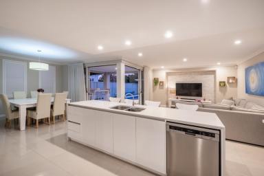 House For Sale - WA - Mullaloo - 6027 - Absolutely Stunning 2 Storey Family Home with Ocean Views!  (Image 2)