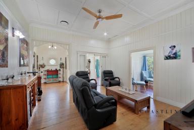 House For Sale - QLD - Bundaberg South - 4670 - EMBRACING ITS ORIGINAL SPLENDOUR ON A LARGE 1,012M2 BLOCK  (Image 2)