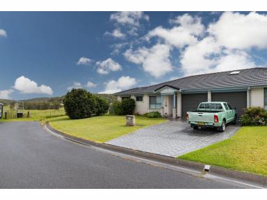 Villa For Sale - NSW - Forster - 2428 - Spacious Villa in a Prime Location – Carefree Living Awaits!  (Image 2)