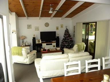 House For Lease - NSW - Catalina - 2536 - Convenient Lifestyle, Everything within Minutes!  (Image 2)