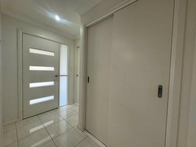 House Leased - NSW - Old Bar - 2430 - Spacious Modern Family Home in Quiet Cul-de-Sac  (Image 2)