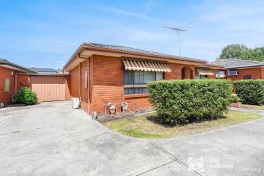 Unit For Sale - VIC - Cranbourne - 3977 - A CENTRALLY LOCATED ALL-ORIGINAL CLASSIC  (Image 2)