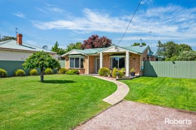 House For Sale - TAS - Ulverstone - 7315 - Stunning Brick Family Home in Prime Location  (Image 2)