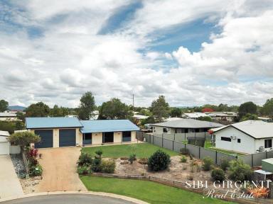 House For Sale - QLD - Mareeba - 4880 - LOW MAINTANENCE LIVING WITH HUGE EXTRA HIGH DOUBLE GARAGE  (Image 2)