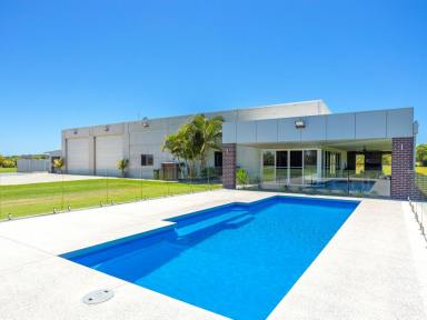 Lifestyle For Sale - NSW - Oxley Island - 2430 - THE ULTIMATE RIVERFRONT LIFESTYLE  (Image 2)