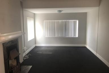 Unit For Lease - NSW - Wollongong - 2500 - 2 BEDROOM UNIT - WALK TO THE BEACH  (Image 2)