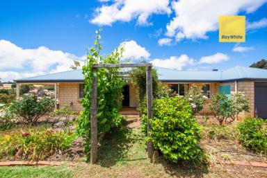 House For Sale - WA - Bridgetown - 6255 - Spacious Family Home in Prime Location  (Image 2)