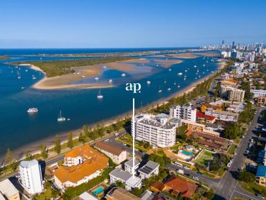 Townhouse For Lease - QLD - Biggera Waters - 4216 - Tri-level Townhouse ... 25 metres from Broadwater  (Image 2)