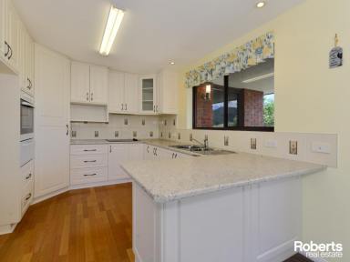 House For Sale - TAS - New Norfolk - 7140 - Two Bedroom Unit in the Centre of New Norfolk  (Image 2)