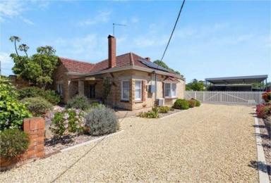 House For Lease - SA - Murray Bridge - 5253 - Beautifully restored 1950s home on large block with big sheds.  (Image 2)