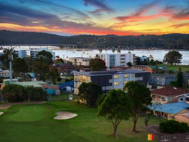 Unit For Sale - NSW - Batemans Bay - 2536 - KUSA.....Luxury Apartment with Stunning Golf Course Views !  (Image 2)