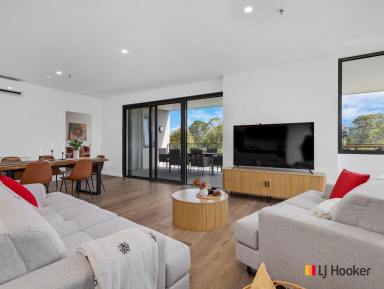 Unit For Sale - NSW - Batemans Bay - 2536 - KUSA.....Luxury Apartments with Stunning Golf Course Views ! (Image 2)