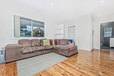 House For Lease - NSW - Figtree - 2525 - 2 BEDROOM HOUSE - RENOVATED  (Image 2)