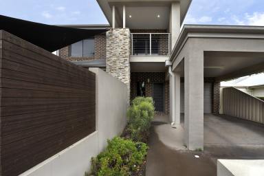 Townhouse For Sale - VIC - Swan Hill - 3585 - EXQUISITE TOWNHOUSE  (Image 2)