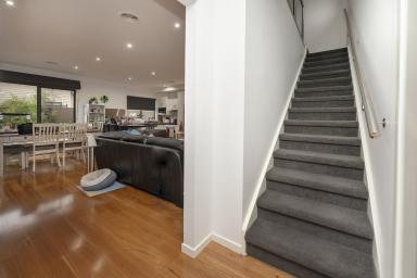 Townhouse For Sale - VIC - Swan Hill - 3585 - EXQUISITE TOWNHOUSE  (Image 2)