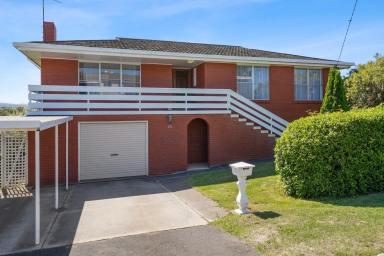 House For Sale - TAS - Swansea - 7190 - Updated Family Home With Options!  (Image 2)