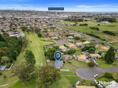 House For Sale - TAS - East Devonport - 7310 - Move-In Ready Gem  (Image 2)