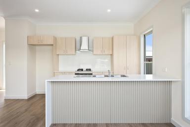 Townhouse For Sale - NSW - Oak Flats - 2529 - Brand New Modern Townhouses  (Image 2)