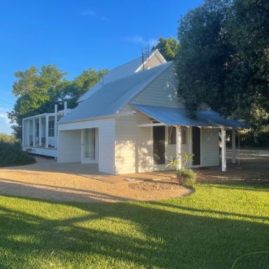 Studio For Lease - NSW - Moree - 2400 - Studio with a view  (Image 2)