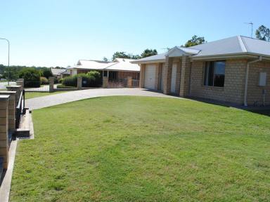 House For Sale - QLD - Warwick - 4370 - PREMIUM LOCATION, BRICK COMFORT PLUS HOME plus a GREAT SHED  (Image 2)