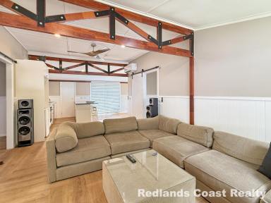 House For Sale - QLD - Russell Island - 4184 - Appealing Renovated Home in Close Proximity to School, Ferry and Shops  (Image 2)