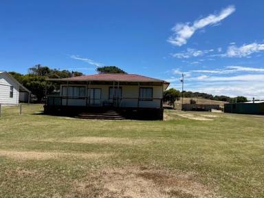 House For Sale - SA - Meningie - 5264 - Your Dream Coorong Retreat!  (Image 2)