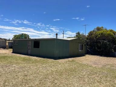 House For Sale - SA - Meningie - 5264 - *REDUCED*Fishing Shack!!
 OFFERS ARE INVITED.  (Image 2)