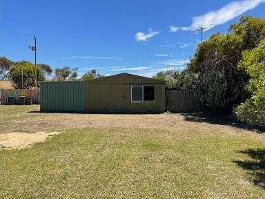 House For Sale - SA - Meningie - 5264 - *REDUCED*Fishing Shack!!
 OFFERS ARE INVITED.  (Image 2)