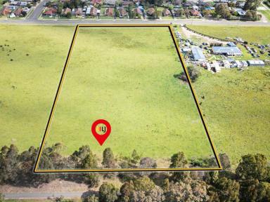 Residential Block For Sale - VIC - East Bairnsdale - 3875 - AT THE TOP OF THE COURT  (Image 2)