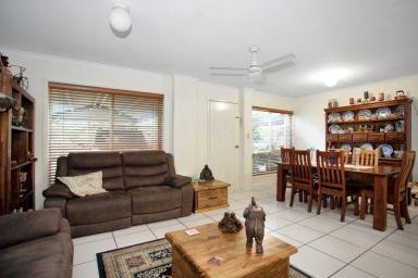 Townhouse For Sale - QLD - Slade Point - 4740 - This lovely unit is ready to welcome its new owners. Will it be you?  (Image 2)